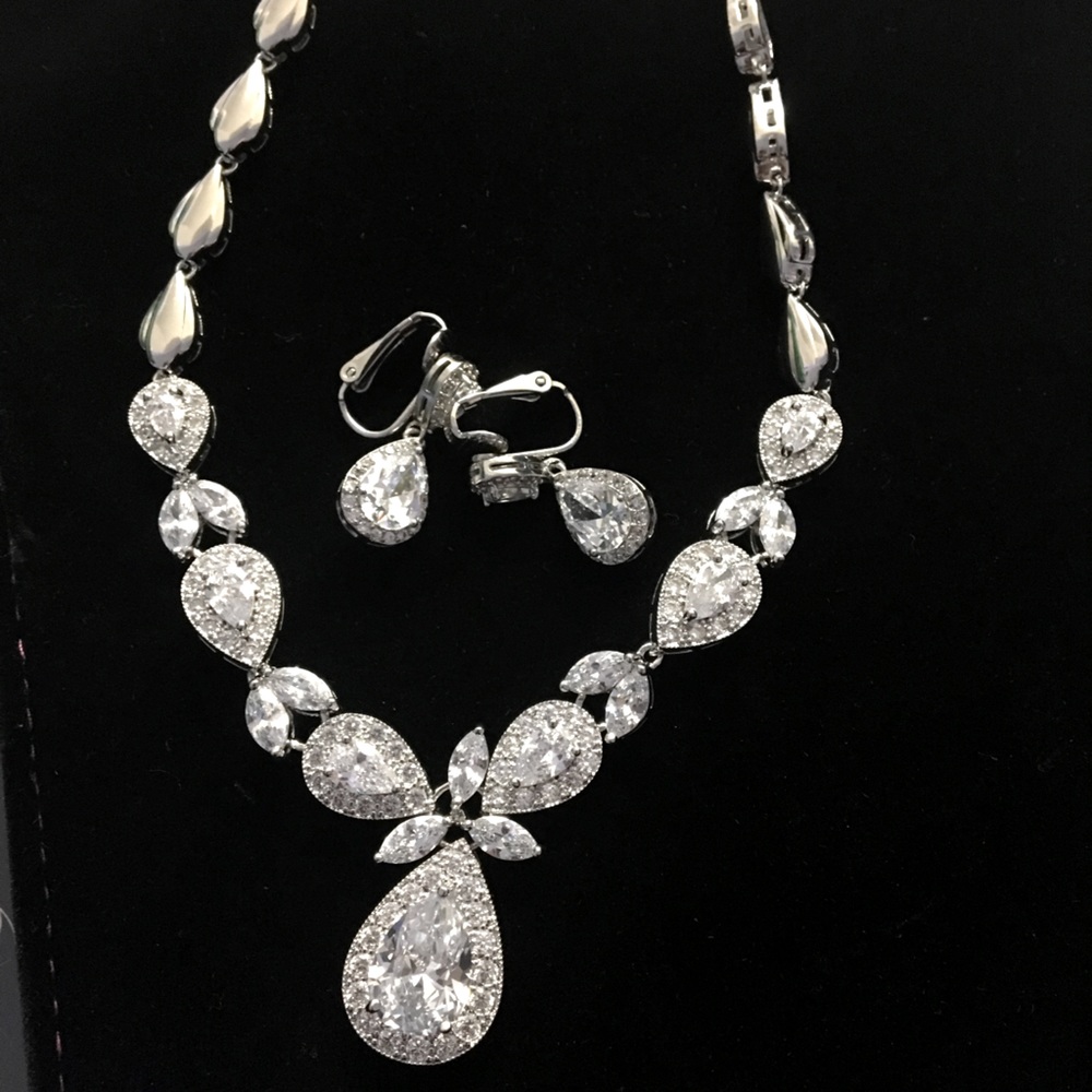 Bridal Necklace (earring free with the necklace)